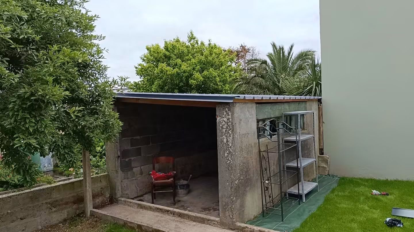 Lire la suite à propos de l’article Pose de charpente et habillage aluminium sur cabanon